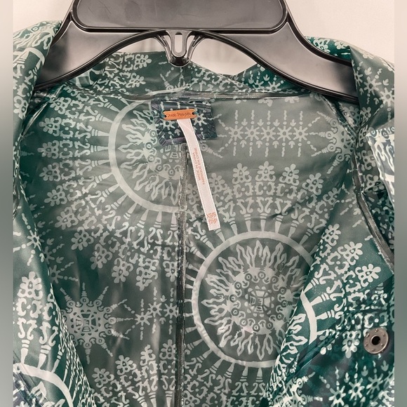 Free People Packable Green Geometric Full-Zip Raincoat Size XS/S - Picture 2 of 11